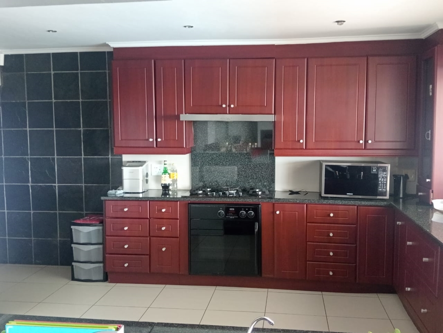 5 Bedroom Property for Sale in Jeffreys Bay Central Eastern Cape